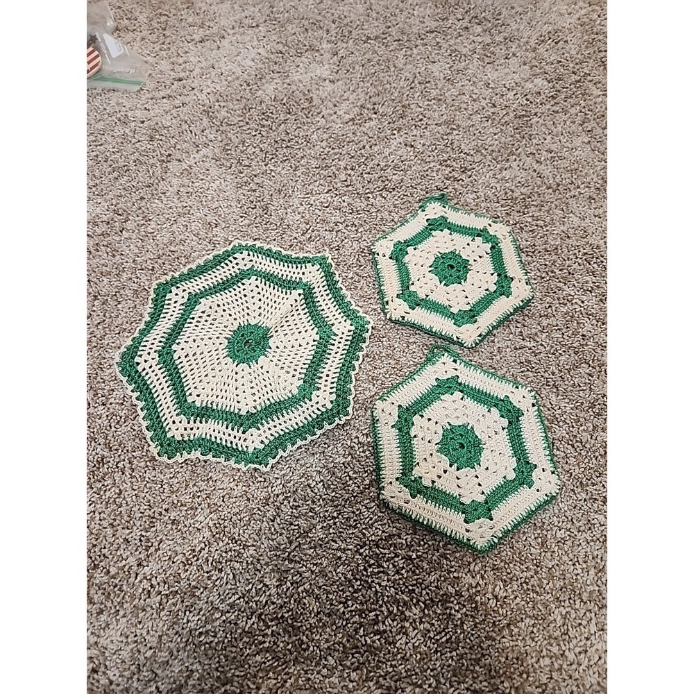 vintage crochet doilies White And Green‎